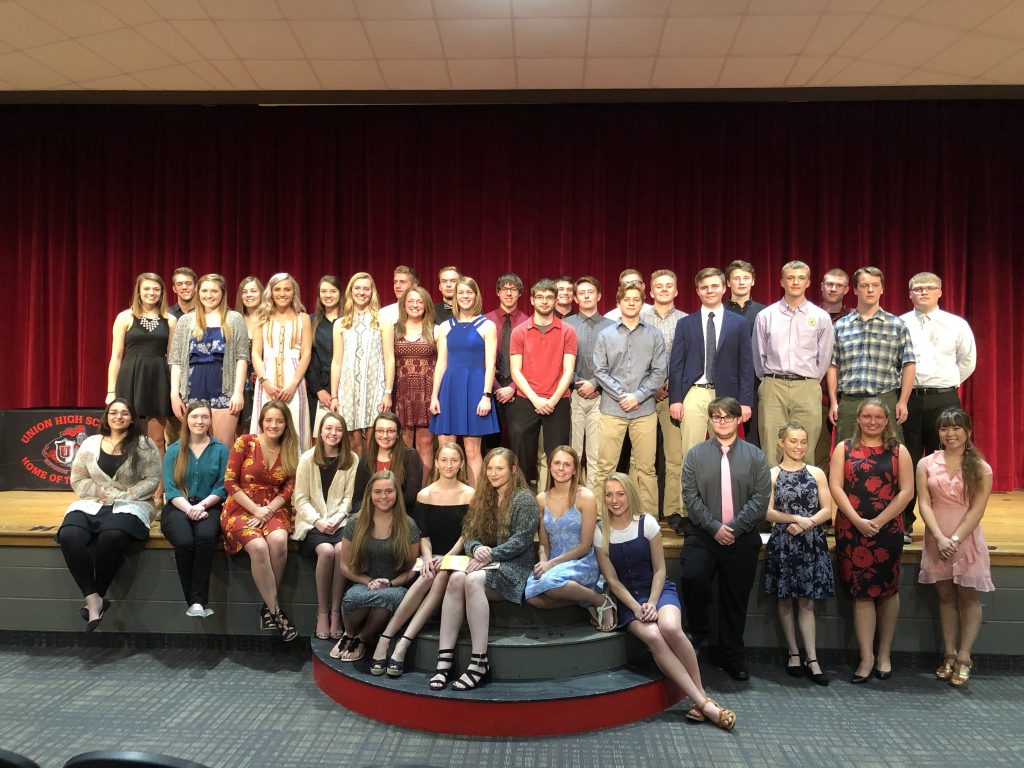 Senior students who received scholarships